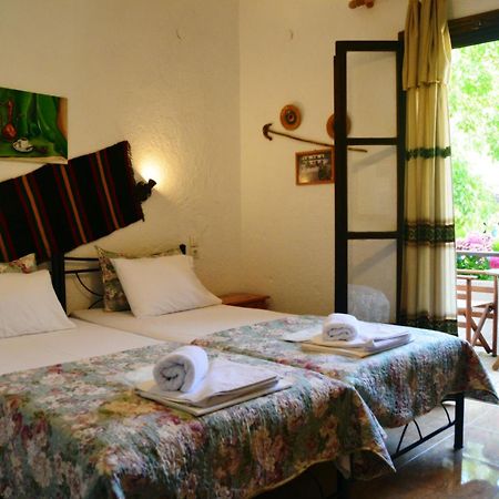 Spiros Rooms Panormos  Exterior photo